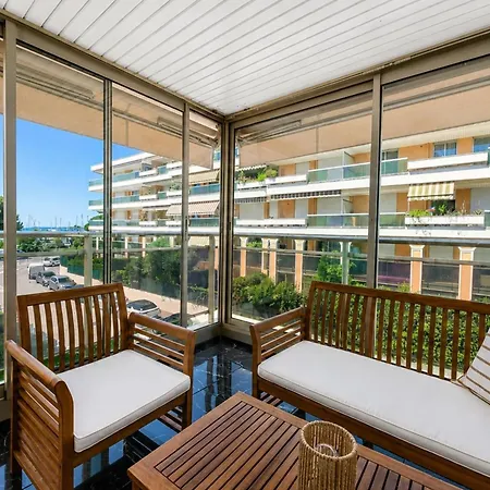 For 6 Guests With Sea & Marina Views 10 Min From
