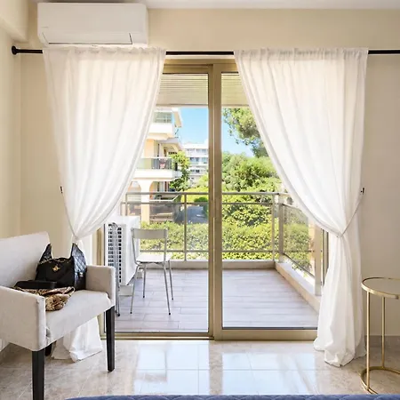 For 6 Guests With Sea & Marina Views 10 Min From * Saint-Laurent-du-Var